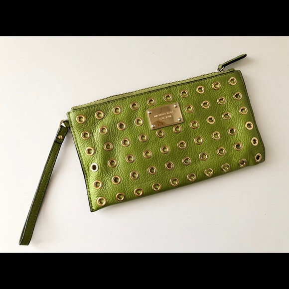 Michael Kors Handbags - Michael Kors Clutch purse